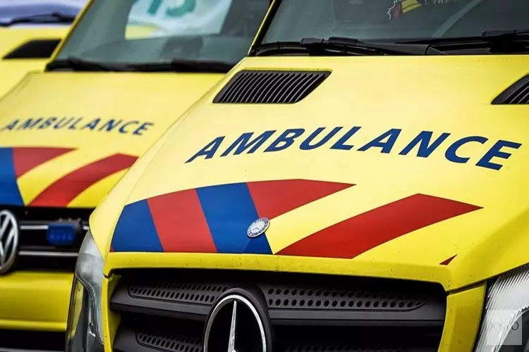 Auto slaat over de kop en belandt in berm in Hoofddorp