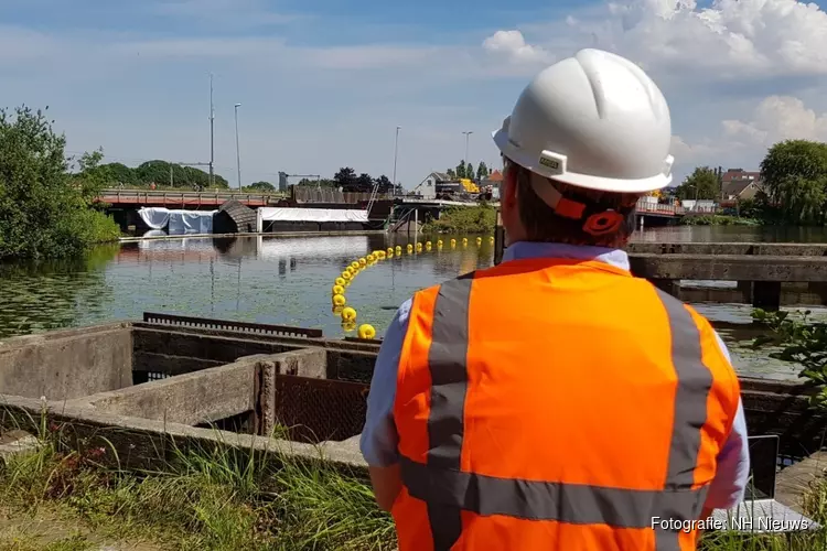 Boezembrug in Halfweg opgeblazen