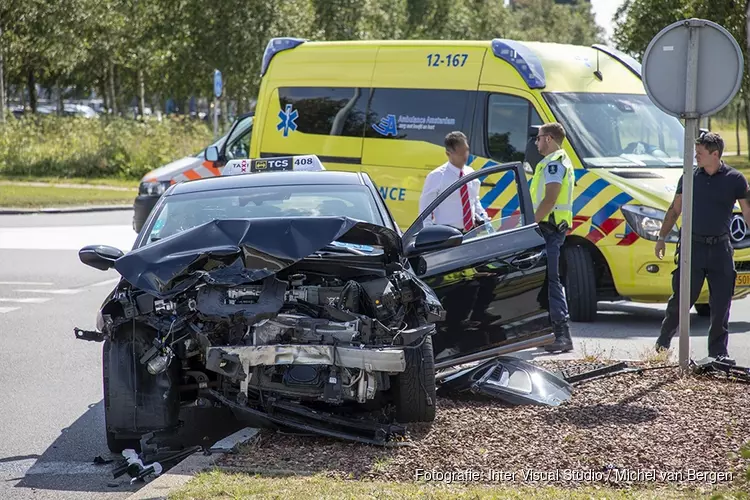 Gewonde bij harde aanrijding op de Rijkerstreek op Schiphol