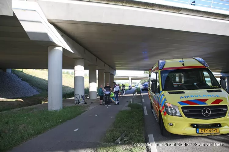 Wielrenster gewond na harde botsing met toeristen