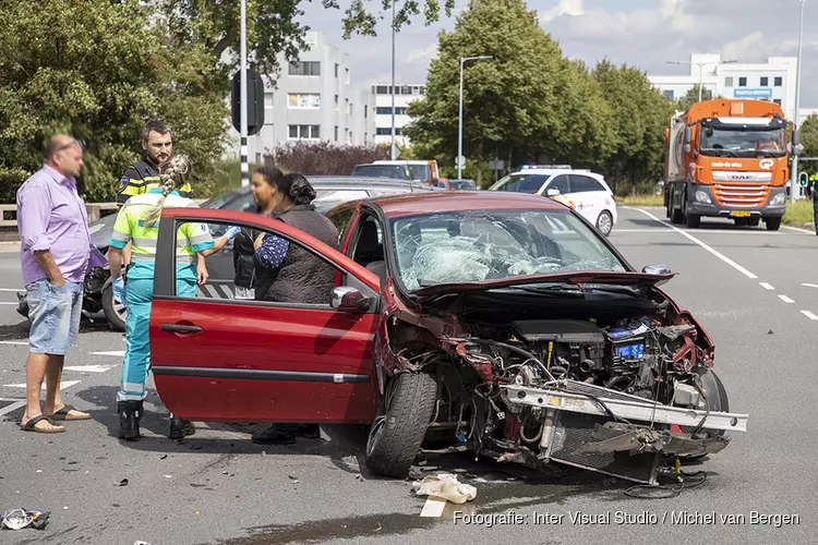 Frontale aanrijding op de Van Heuven Goedhartlaan in Hoofddorp