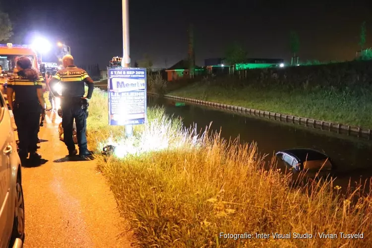 Auto te water in Aalsmeer