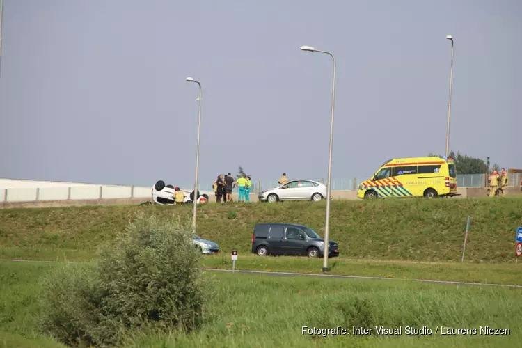 Auto op de kop op N201