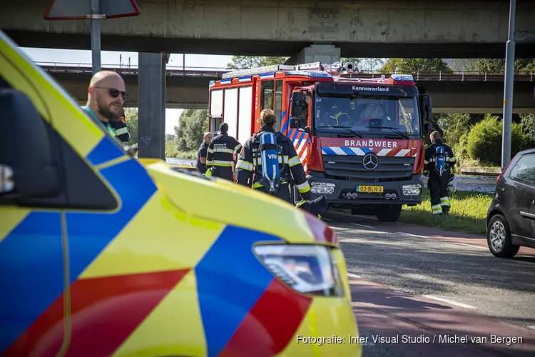 Veel schade bij botsing tussen Tesla en andere wagen in Vijfhuizen