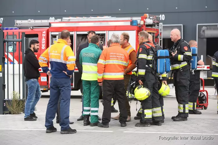 Pallet met batterijen in brand bij bedrijf Rozenburg