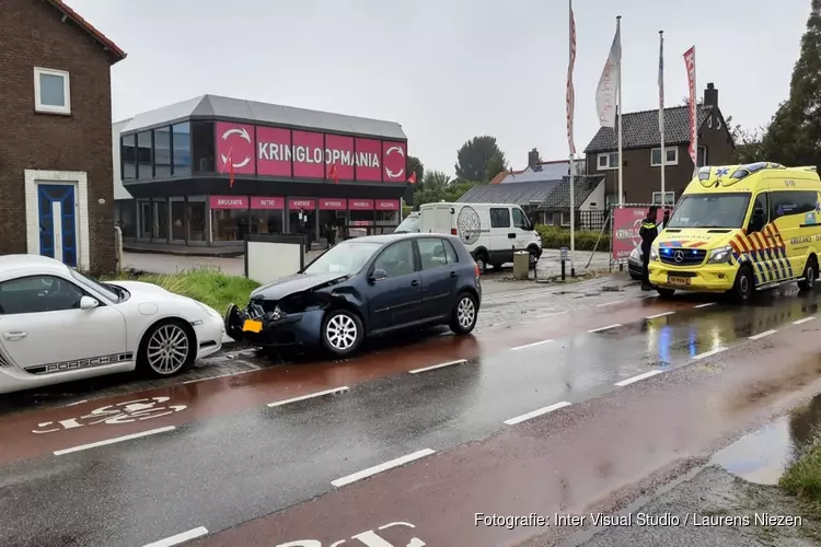 Auto&#39;s botsten in Aalsmeer