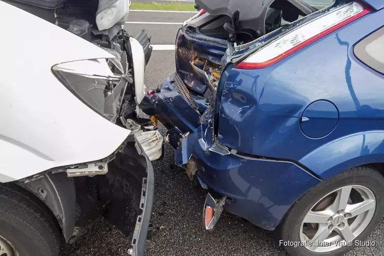 Meerdere auto’s betrokken bij kop-staart aanrijding op de A4