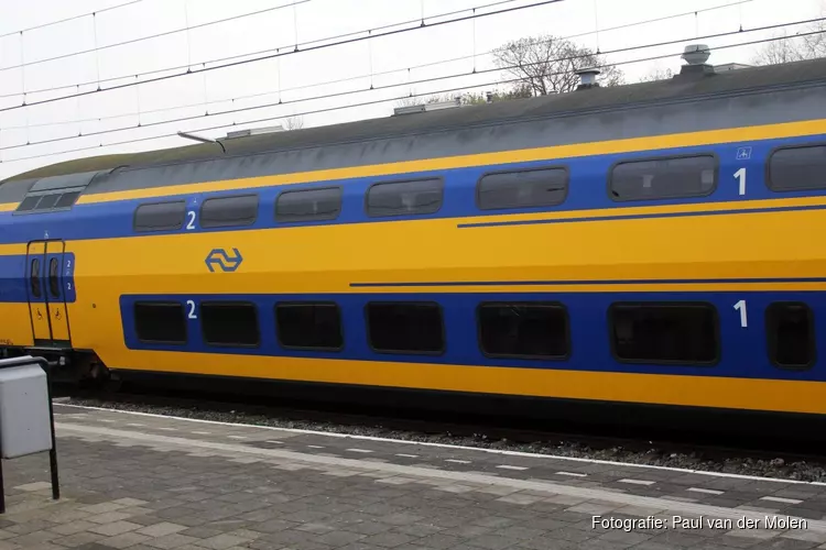 1.400 reizigers tot twee uur vast in gestrande treinen bij Nieuw-Vennep