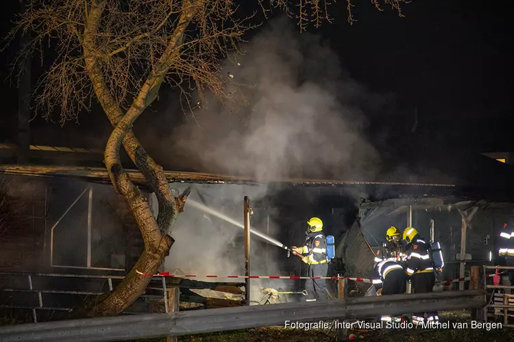 Twee paarden overleden bij stalbrand in Halfweg