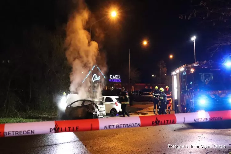 Auto in brand: gewonde gevlucht