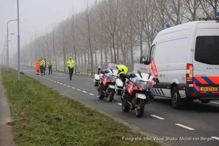 Auto belandt in water Nieuw-Vennep: twee inzittenden naar ziekenhuis