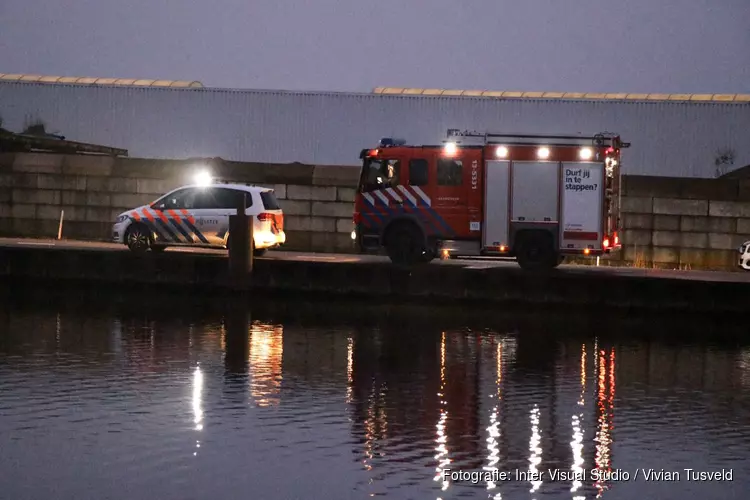 Fietsster beland in water bij Uithoorn