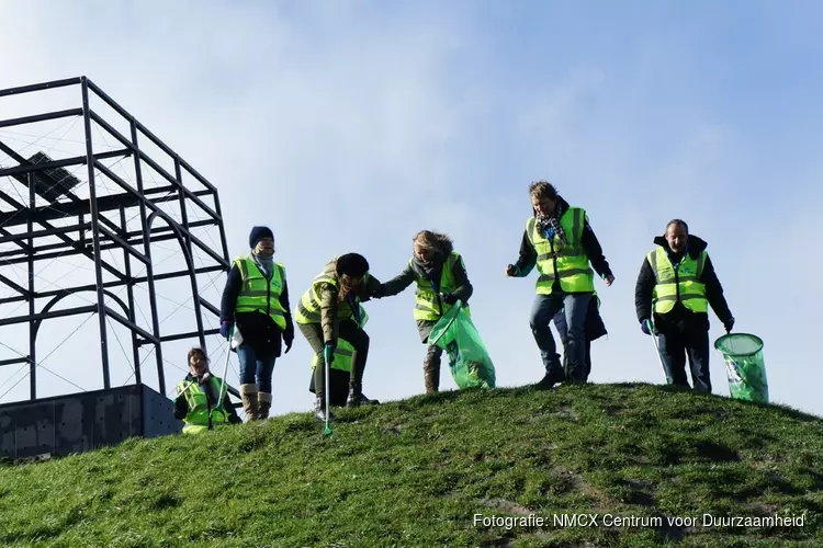 Ruim 100 KLM-medewerkers ruimen Mysteryland op met ‘Citizen Science’