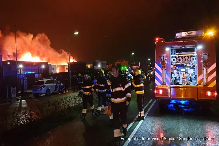 Uitslaande brand in loods Boesingheliede