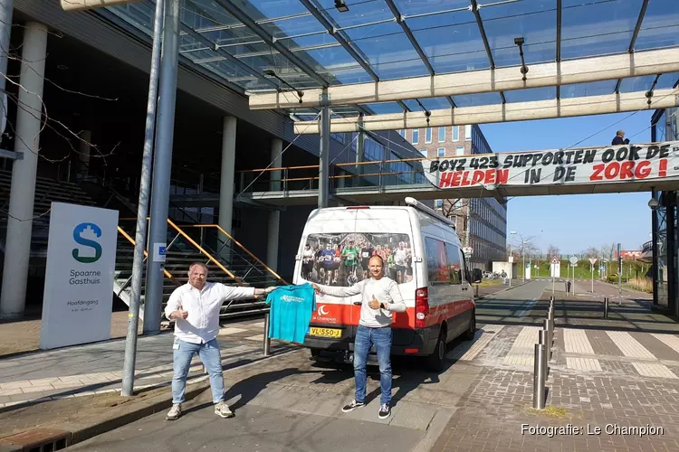 Le Champion doneert "runningshirts" aan Spaarne Gasthuis