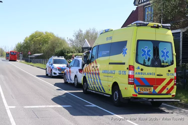 Scooterrijder gewond na aanrijding met bus