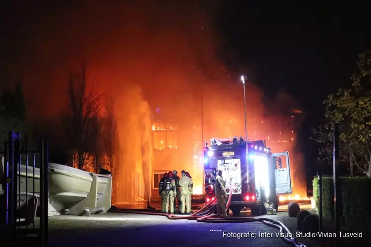 Grote brand aan Zwarteweg Aalsmeer