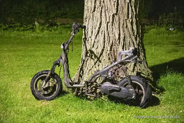 Scooter uitgebrand aan de Plantsoenlaan Zwanenburg