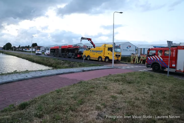 Rook uit bus die eerder vandaag klem kwam te zitten