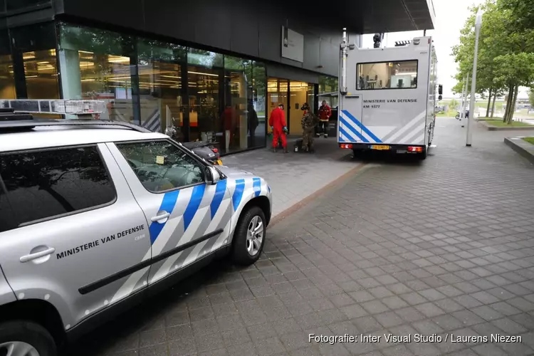 Vijf mensen onwel na openen koffer bij douane Schiphol