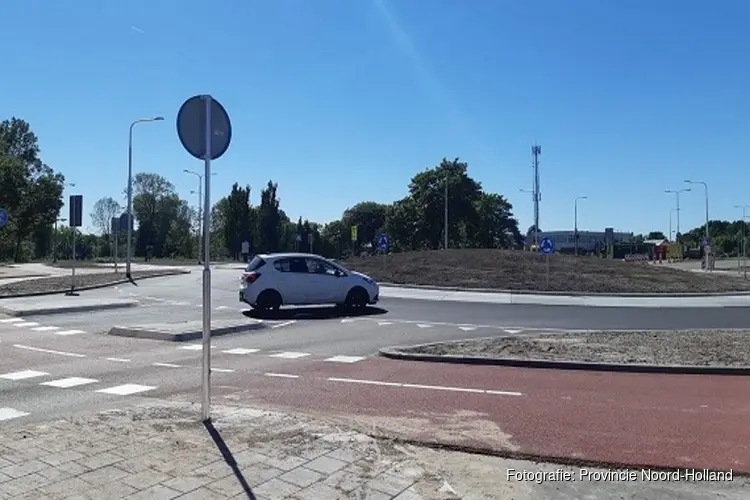 Rotonde Zwarteweg in Aalsmeer weer open voor verkeer