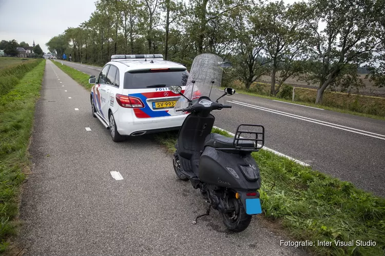 Scooter aangetroffen in sloot langs de Schipholweg in Lijnden