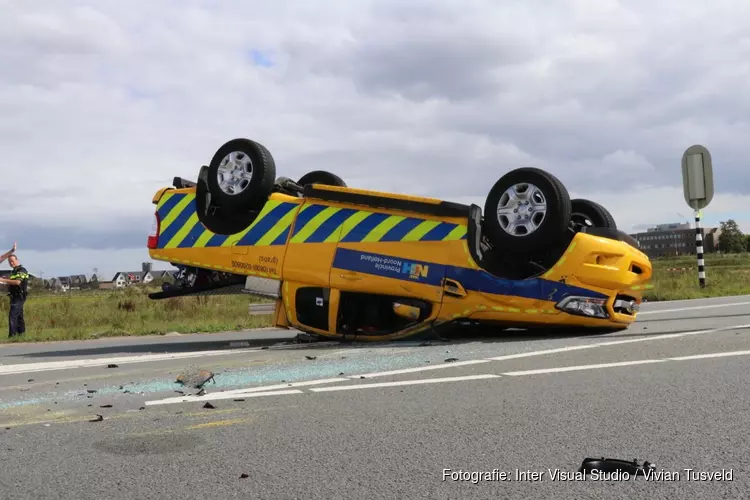 Auto van weginspecteur aangereden (Lijnden)