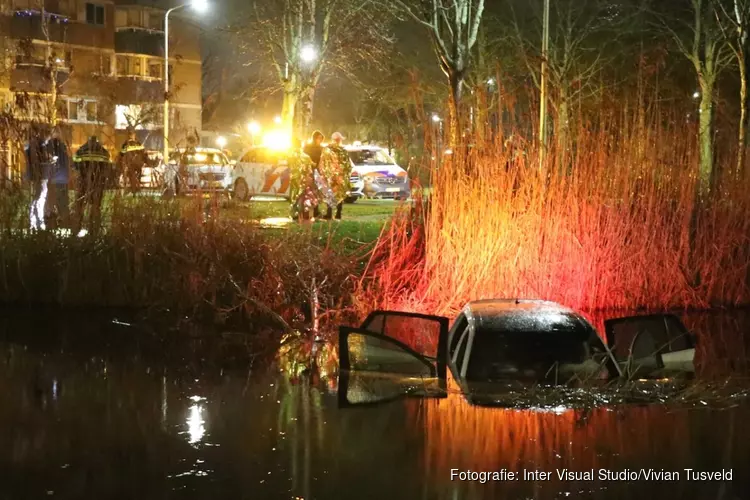 Auto belandt in sloot Uithoorn