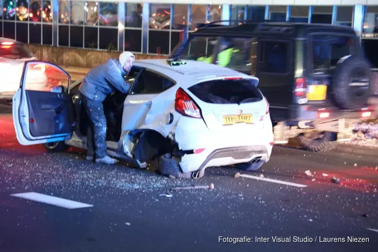 Meerdere auto&#39;s botsen op Schiphol-Oost