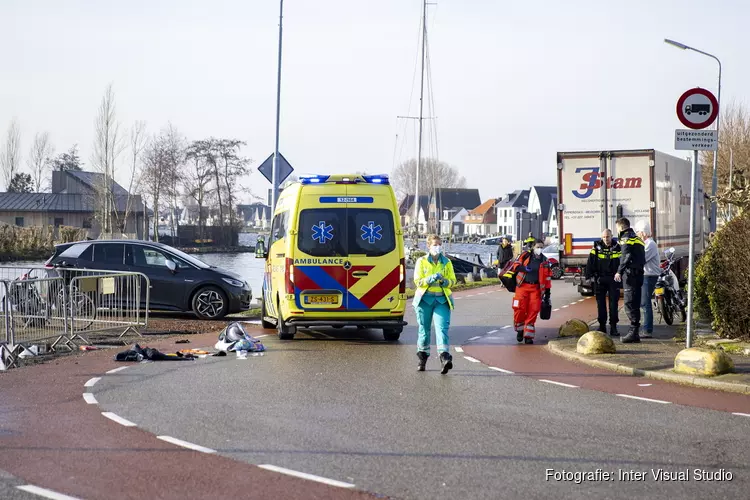 Fietser ernstig gewond na ongeval met vrachtwagen in Rijsenhout