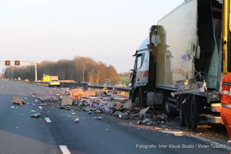 Ongeluk met vrachtwagens op A9 zorgt voor ravage