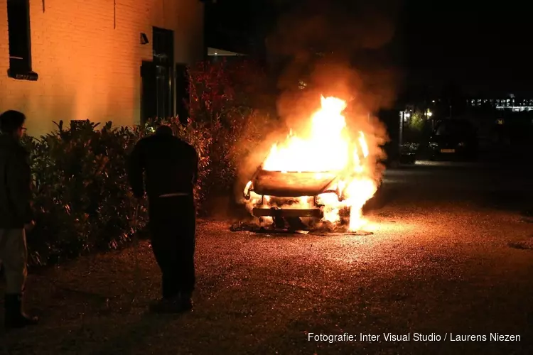 Auto door brand verwoest in Aalsmeer