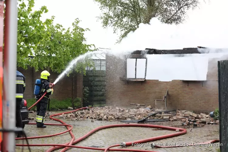 Brand in loods in Zwaanshoek