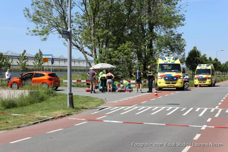 Brommerrijder gewond na botsing met personenauto in Rijsenhout