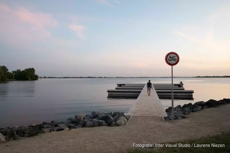 Surfeiland in Aalsmeer, verboden te zwemmen?